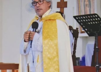 Padre boconés celebra bodas de plata sacerdotales