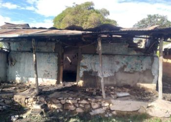 Adulto mayor requiere ayuda tras quemarse su vivienda en El Molino