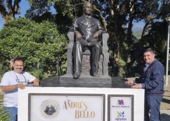 Mérida: Réplica de la estatua de Andrés Bello fue instalada en la plaza que lleva su nombre
