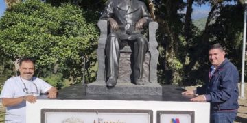 Mérida: Réplica de la estatua de Andrés Bello fue instalada en la plaza que lleva su nombre