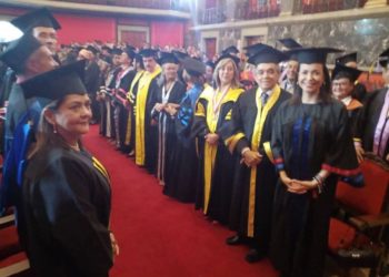 Mil trecientos nuevos profesionales egresaron en diciembre de la ULA