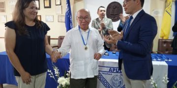 APULA conmemora el día del Profesor Universitario con homenaje a docentes en la Facultad de Medicina en Valera