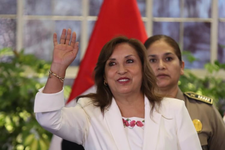 La presidenta de Perú, Dina Boluarte,en una fotografía de archivo. EFE/Paolo Aguilar