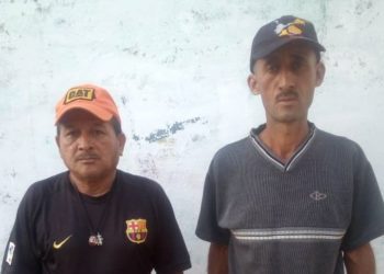 Dos obreros de la Alcaldía de Miranda protestan el despido del que han sido objeto