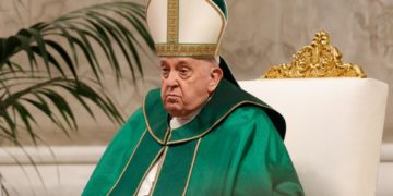 El papa lamenta que muchos creyentes no han leído ni un Evangelio