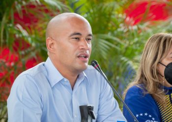 Gobierno asegura que se mantendrá en la mesa de diálogo con la oposición