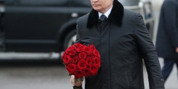 Putin recuerda a víctimas del bloqueo de Leningrado en 80 aniversario del fin del asedio