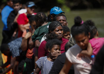 Más de 520.000 migrantes cruzaron selva de Darién en 2023, 120.000 fueron menores de edad