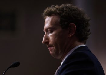 Zuckerberg pide perdón a los padres de víctimas de abuso infantil en redes sociales