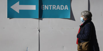 España impondrá el uso de la mascarilla en centros sanitarios por oleada de gripe