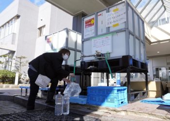 Las huellas del terremoto de Japón un mes después: 14.000 evacuados y una región en ruinas