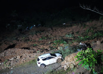Aumentan a 33 fallecidos por derrumbes en una carretera del departamento colombiano del Chocó
