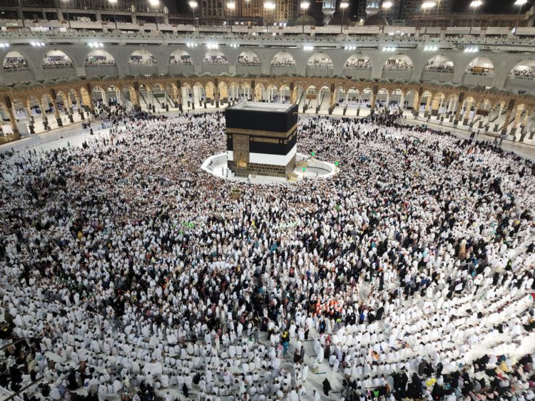 Foto archivo- Arabia Saudí registró en 2023 "el mayor número de peregrinos de su historia" tras lograr un incremento del 58 % respecto a su cifra récord del año pasado de fieles y visitantes a La Meca, que acudieron al reino para cumplir con uno de los cinco pilares del islam EFE/EPA/Ashraf Amra