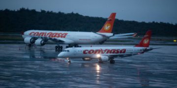 Aerolínea Emtrasur se reserva «acciones judiciales» por el avión decomisado en Argentina