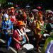 Los desfiles callejeros prenden la fiesta en Río de Janeiro a tres semanas del carnaval