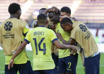 3-0. Un contundente Ecuador aterriza a Colombia con goles de Medina y Zambrano