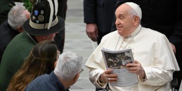 El papa Francisco alerta de que muchos conflictos hoy «se alimentan de noticias falsas»