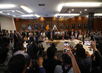 La Asamblea de Ecuador apoya a la Policía y el Ejército y les garantiza indultos y amnistías