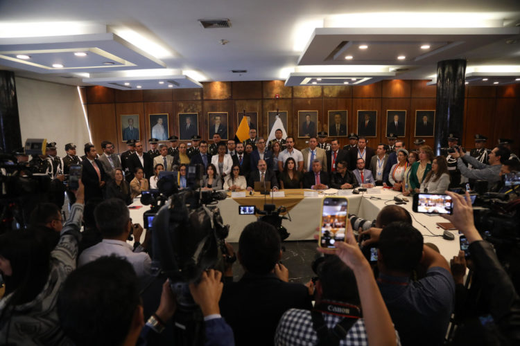 Fotografía cedida por la Asamblea Nacional de Ecuador en donde se observa a la Asamblea durante una reunión hoy, en Quito (Ecuador). EFE/Asamblea Nacional de Ecuador