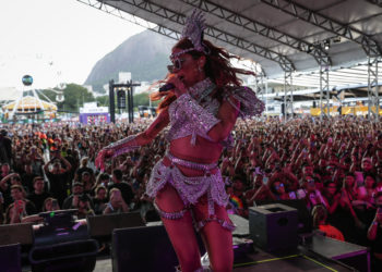 Anitta espera poder cantar con J Balvin este año en el carnaval de Brasil