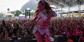 Anitta espera poder cantar con J Balvin este año en el carnaval de Brasil