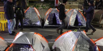 Netanyahu rechaza la propuesta para el fin de la guerra, pese a la cólera de los familiares de rehenes