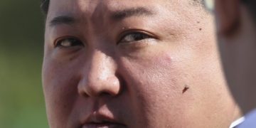 Kim Jong-un visita plantas armamentísticas y tilda a Corea del Sur de «principal enemigo»