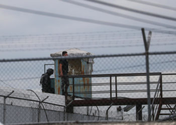 Ya son 178 los funcionarios tomados como rehenes en motines en siete cárceles de Ecuador