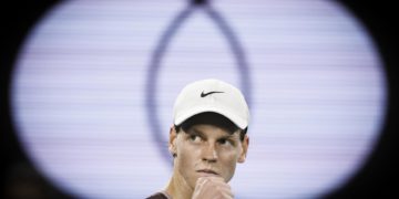 Sinner gana su primer Grand Slam tras remontar a Medvedev en Australia