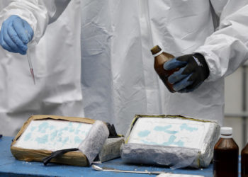 Suben a unas 22 toneladas de cocaína decomisadas en un operativo en Ecuador