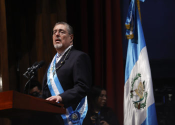 El presidente de Guatemala finalmente investido, sin la presencia de Felipe VI y de Boric