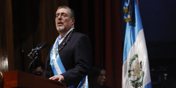 El presidente de Guatemala finalmente investido, sin la presencia de Felipe VI y de Boric