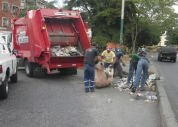 Alcaldía de Valera recoge desechos sólidos en diferentes comunidades del municipio