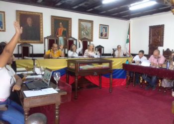 Presupuesto municipal enfrenta a concejales valeranos