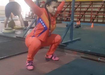 Selección nacional de levantamiento de pesas se entrena en Mérida