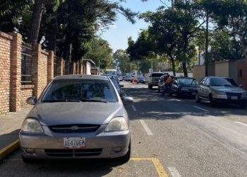 Cuidadores de carros de calle que irrespeten a los conductores pueden ser denunciados
