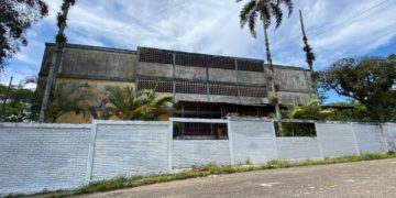 Inhabilitado tercer piso del Liceo Ruiz Pineda  en Rubio por mal estado de infraestructura