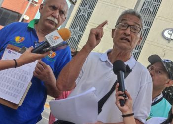 Trabajadores públicos, pensionados y jubilados exigen pagos prometidos desde diciembre de 2023