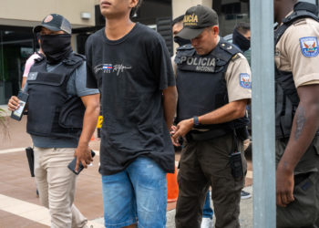 Trece detenidos, armas y material explosivo en incursión armada a un canal en Ecuador