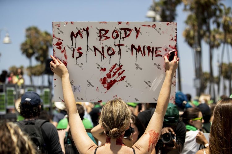 Vista de una manifestación en favor del aborto en EE.UU., en una fotografía de archivo. EFE/ Etienne Laurent