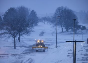 Una fuerte tormenta de nieve cubre el Medio Oeste de EE.UU. e impactará al caucus de Iowa