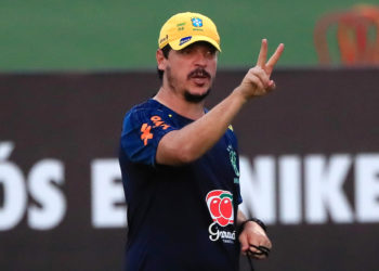 Despiden al seleccionador brasileño Fernando Diniz