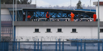 Noboa presenta los diseños de las nuevas prisiones de Ecuador, mientras siguen los motines y la violencia