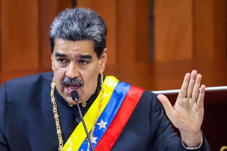 El presidente de Venezuela, Nicolás Maduro, pronuncia un discurso hoy, al inicio del año judicial en la sede del Tribunal Supremo de Justicia (TSJ), en Caracas (Venezuela). EFE/Miguel Gutiérrez