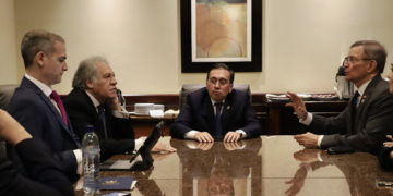 La OEA y la UE piden al Congreso de Guatemala que le entregue el poder a Arévalo