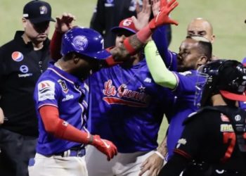 En un juego explosivo, Tiburones venció a Cardenales y domina la serie