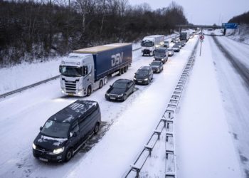 Frío extremo, nieve e intensas lluvias colapsan media Europa
