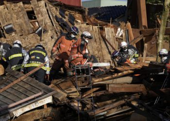El terremoto de Japón deja 94 muertos y 242 desaparecidos