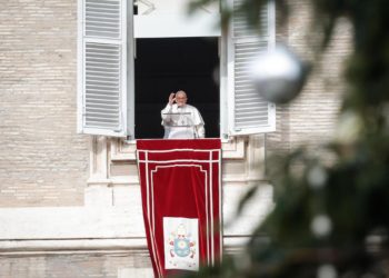 Vaticano matiza que la bendición de parejas homosexuales no será «litúrgica»