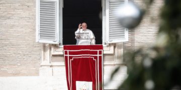 Vaticano matiza que la bendición de parejas homosexuales no será «litúrgica»